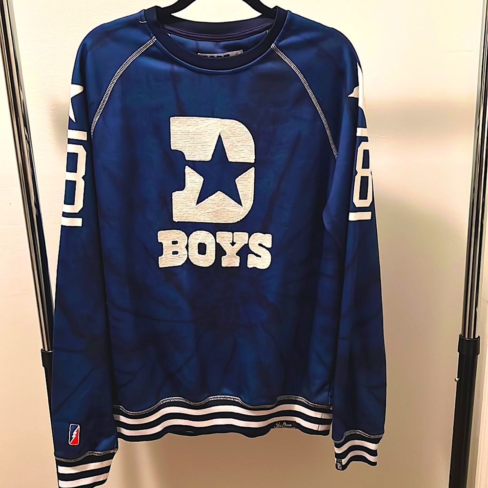 Dallas Cowboys sweatshirt.